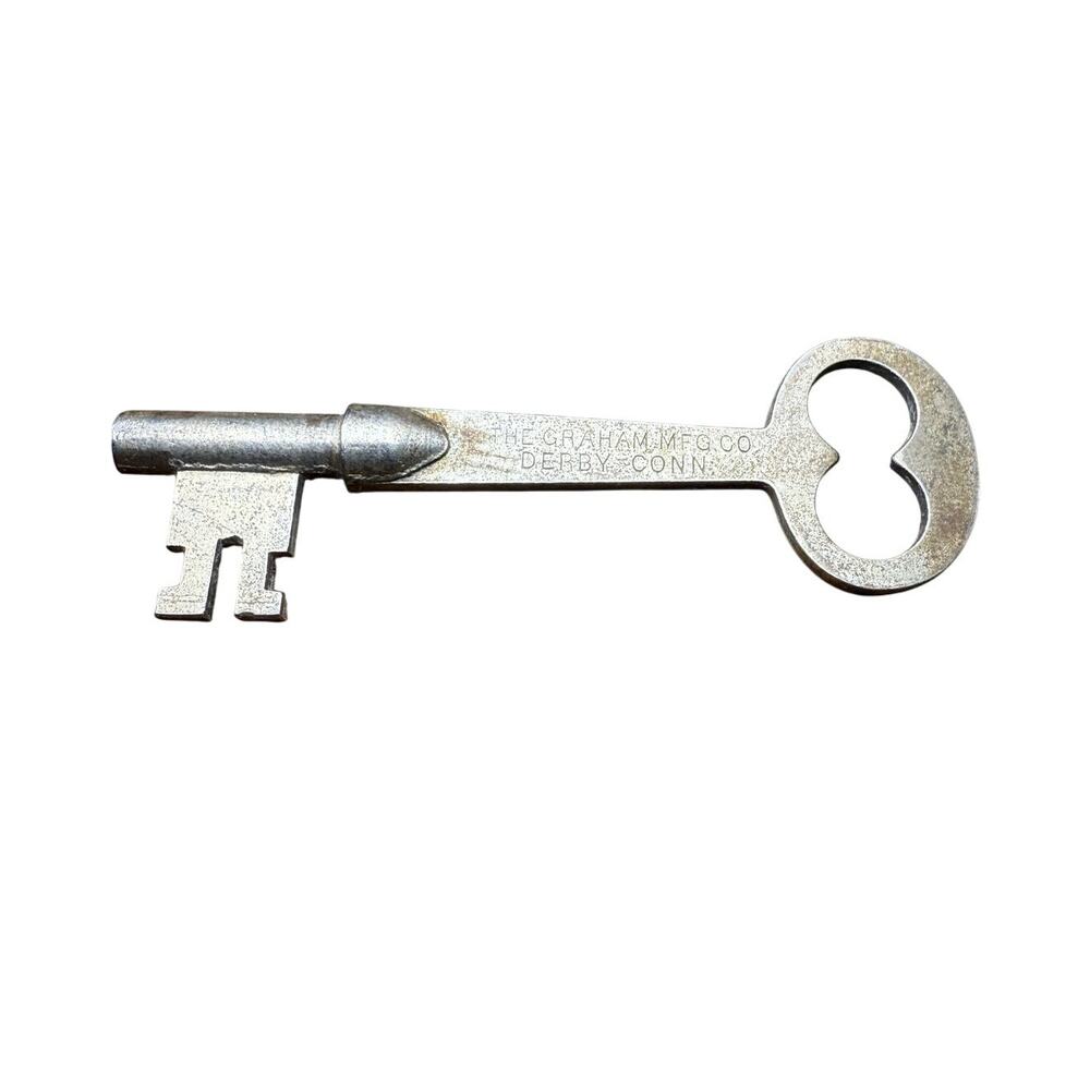 Vintage Graham Mfg. Co. Skeleton Key Derby Conn.  Magnetic Metal  6.75 cm